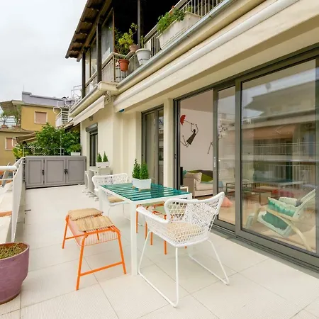 Stylish 3-bedroom & Terrace Saloniki