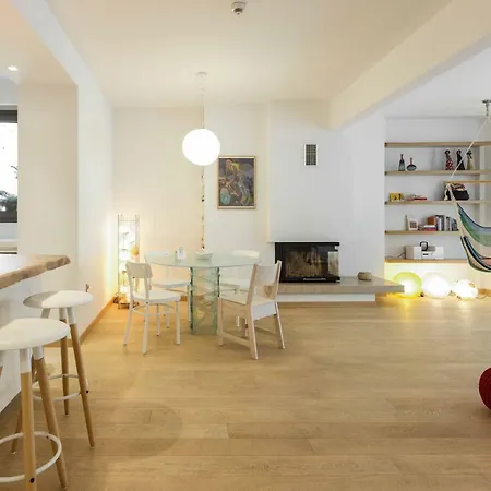 Stylish 3-bedroom & Terrace Saloniki