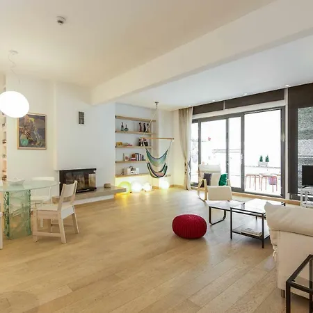 Stylish 3-bedroom & Terrace Apartament Saloniki