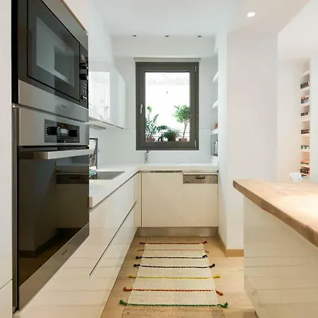 Stylish 3-bedroom & Terrace Apartmán *